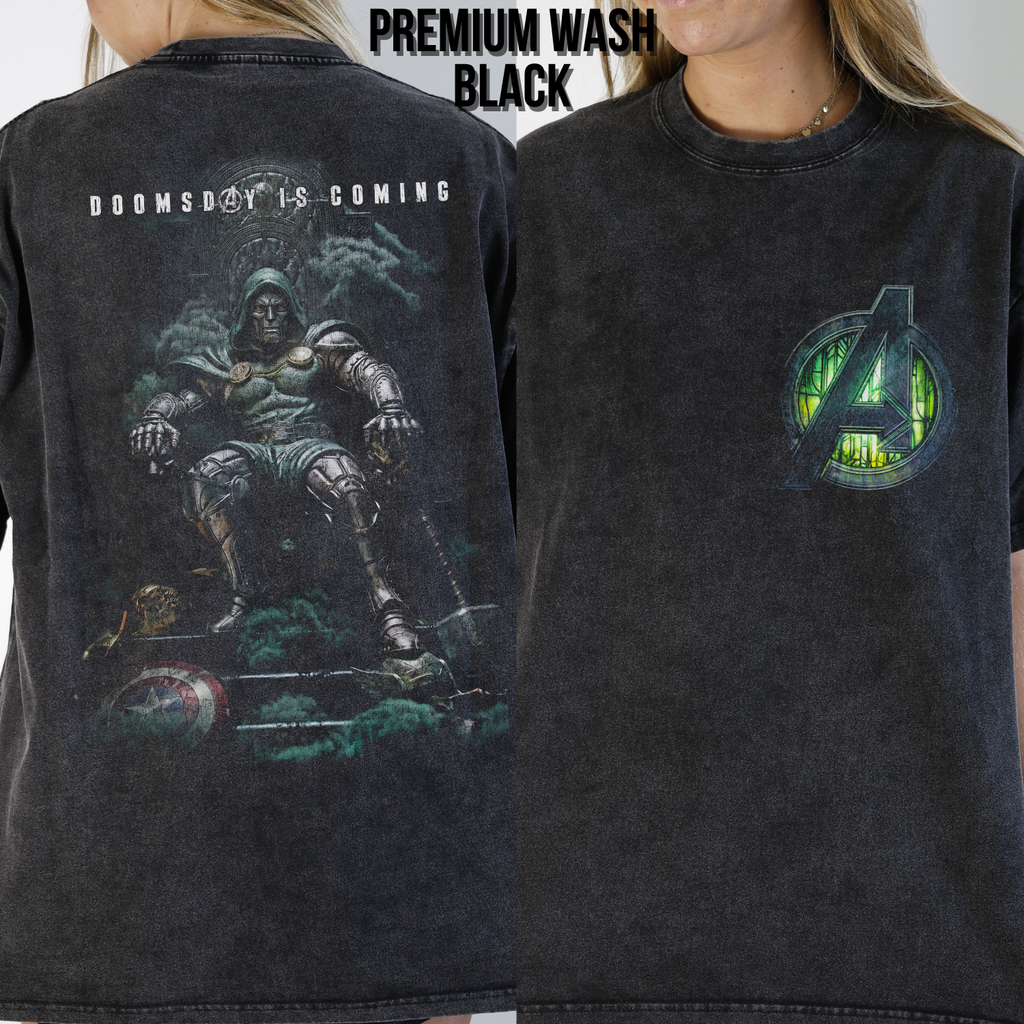 Doctor Doom Shirt – Avengers Doomsday Is Coming Doctor Doom Thron Doppelseitiges T-Shirt, Doctor Doom Marvel Fan-Geschenk, Avengers Doomsday Grafik-Shirt, MCU Bösewicht Shirt